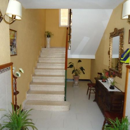 Hostal Los Claveles บาเอนา ภายนอก รูปภาพ